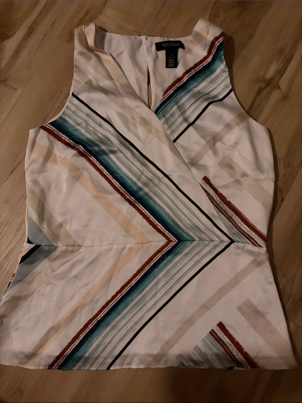 Ann Taylor Cream Sleeveless V-Neck Chevron Stripe Camisole
